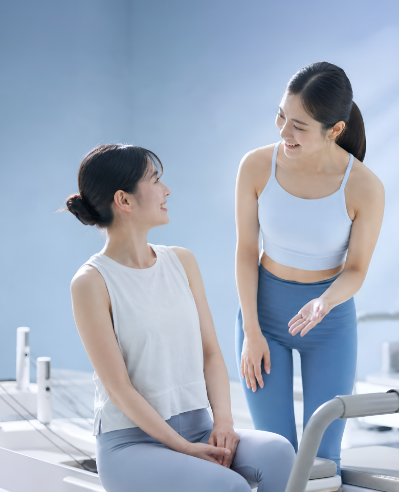 Rintosullのスタジオでマシンピラティスを体験する女性
